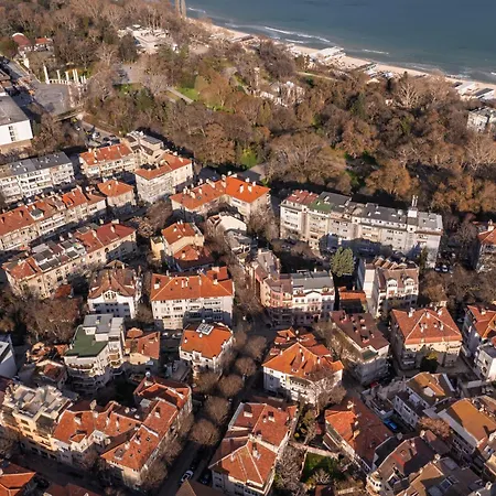 With Patio Close To Sea شقة