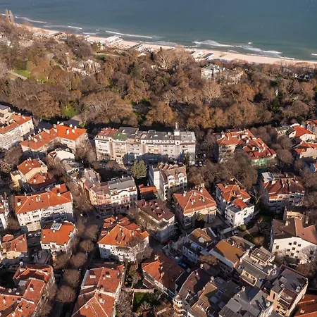 With Patio Close To Sea شقة