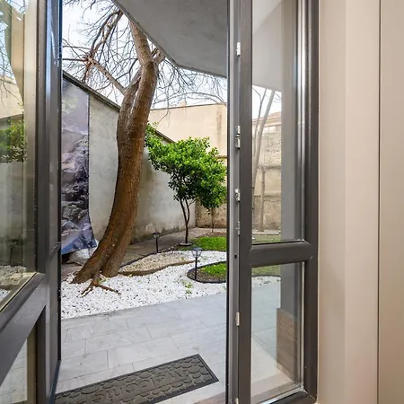 Apartment With Patio Close To Sea