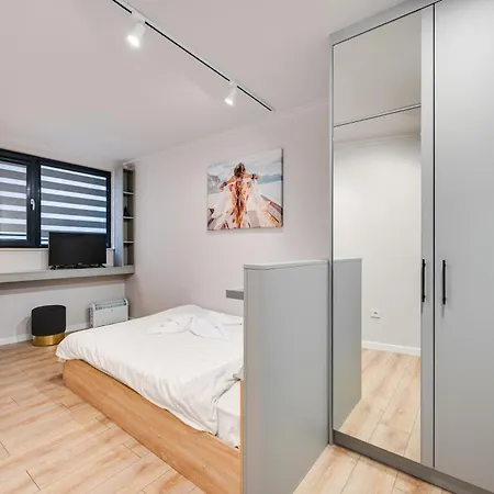 With Patio Close To Sea Warna